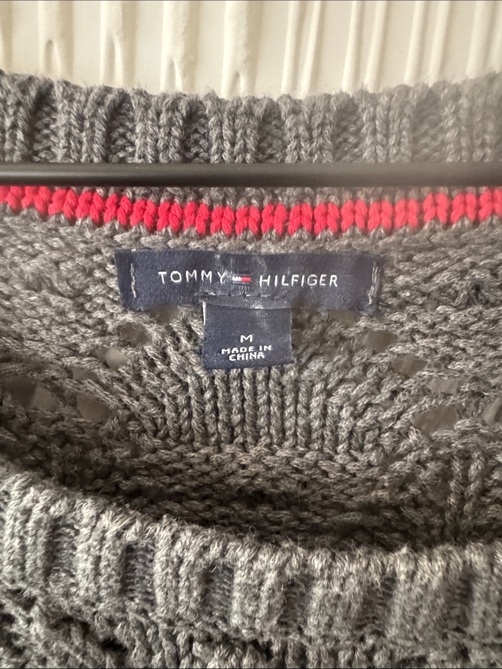 Tommy Hilfiger Grey Knit Sweater Size M Diamond Pattern Pullover N0421 - Picture 2 of 6